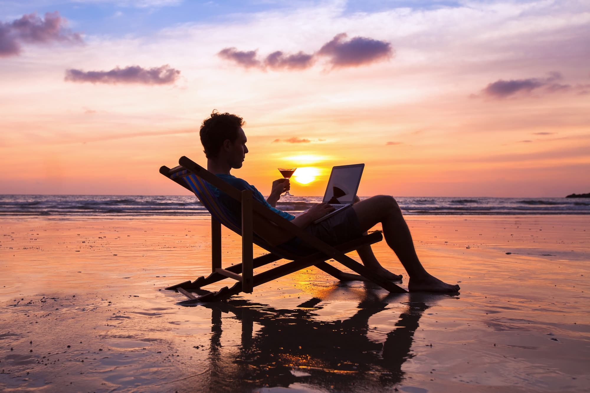 Freelancing vs Full-Time Job: An Overview